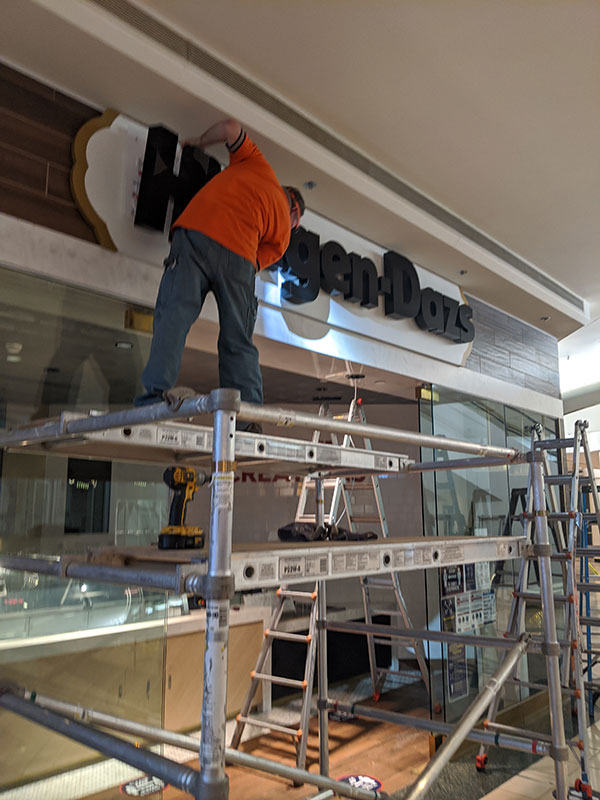 Haagen-Dazs sign removal